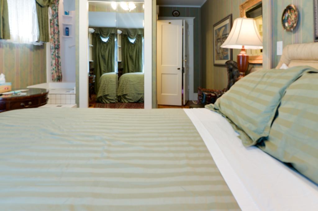 Calgary Westways Guest House Kamer foto