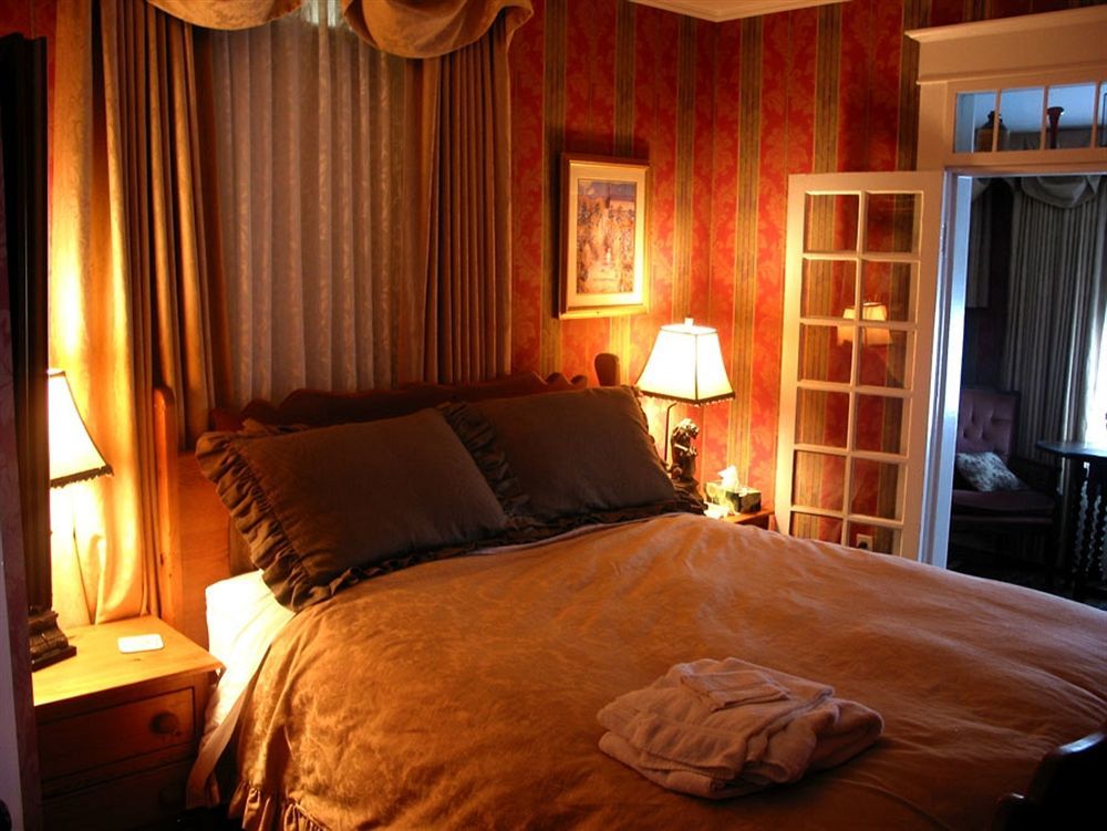 Calgary Westways Guest House Buitenkant foto